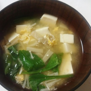 豆腐とえのきと玉子とほうれん草の味噌汁